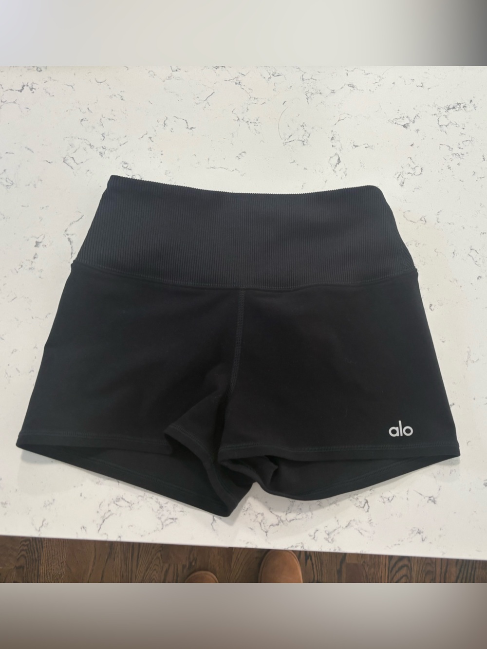 ALO Yoga High-Waist Alosoft Ribbed Lounge Shorts - Black - S
